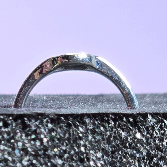 Vintage-Inspired Oval Ring With Engraved Lavender Design Size 6.25 (NWOT) - Picture 4 of 6